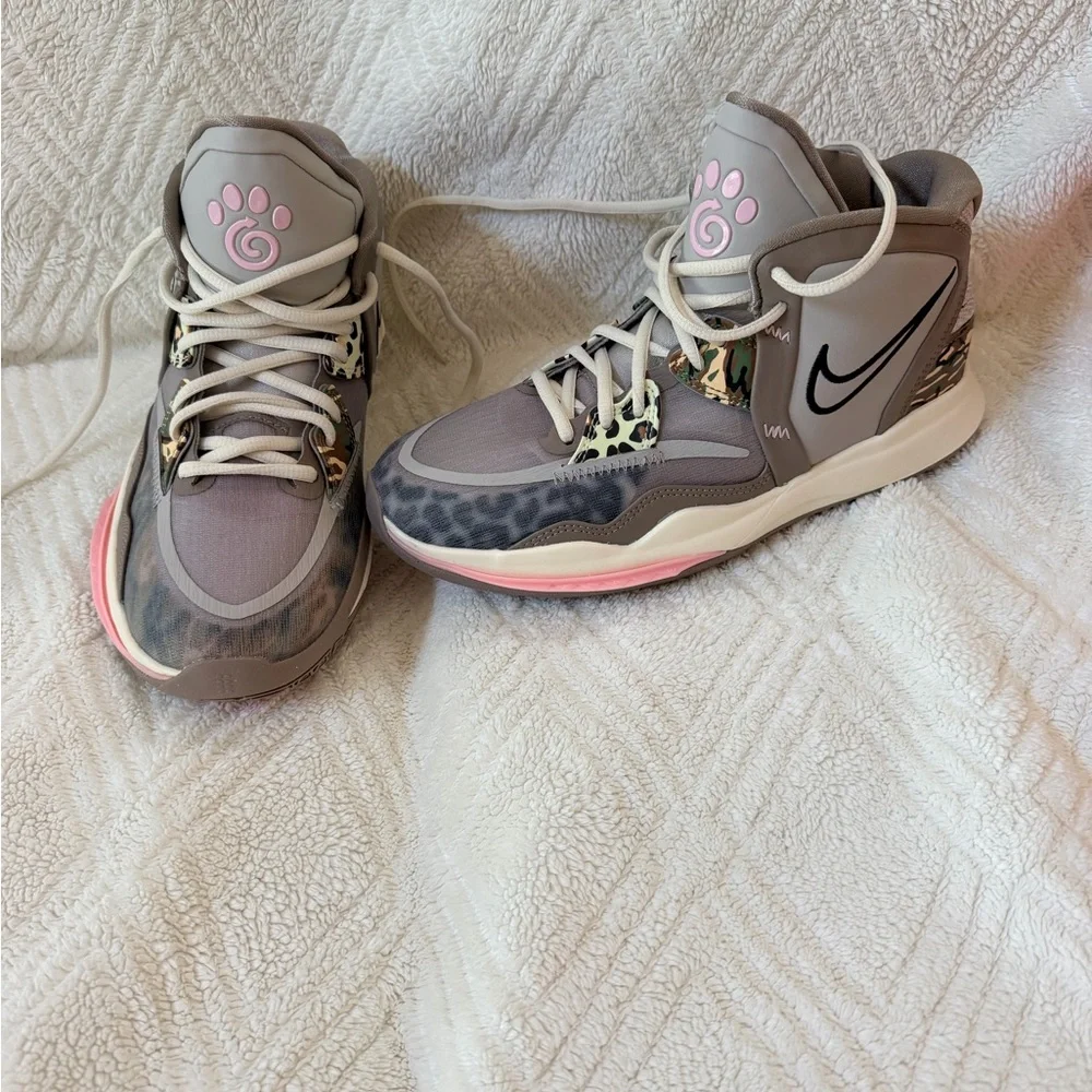 NEW NEVER WORN Kyrie Infinity size 6